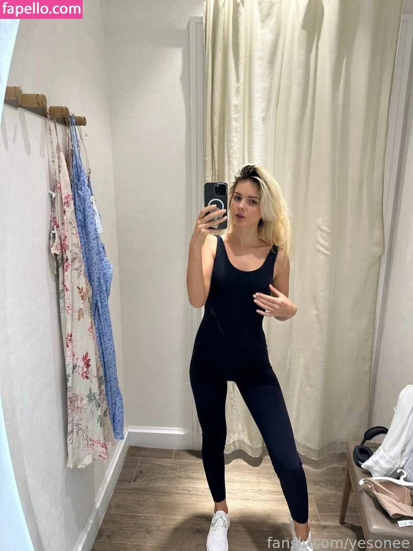 / ariaaback / arialll / yesonee Onlyfans Photo Gallery 