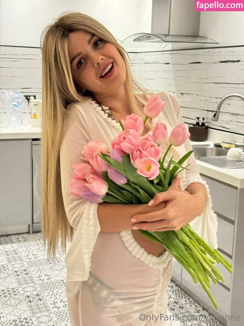 / ariaaback / arialll / yesonee Onlyfans Photo Gallery 