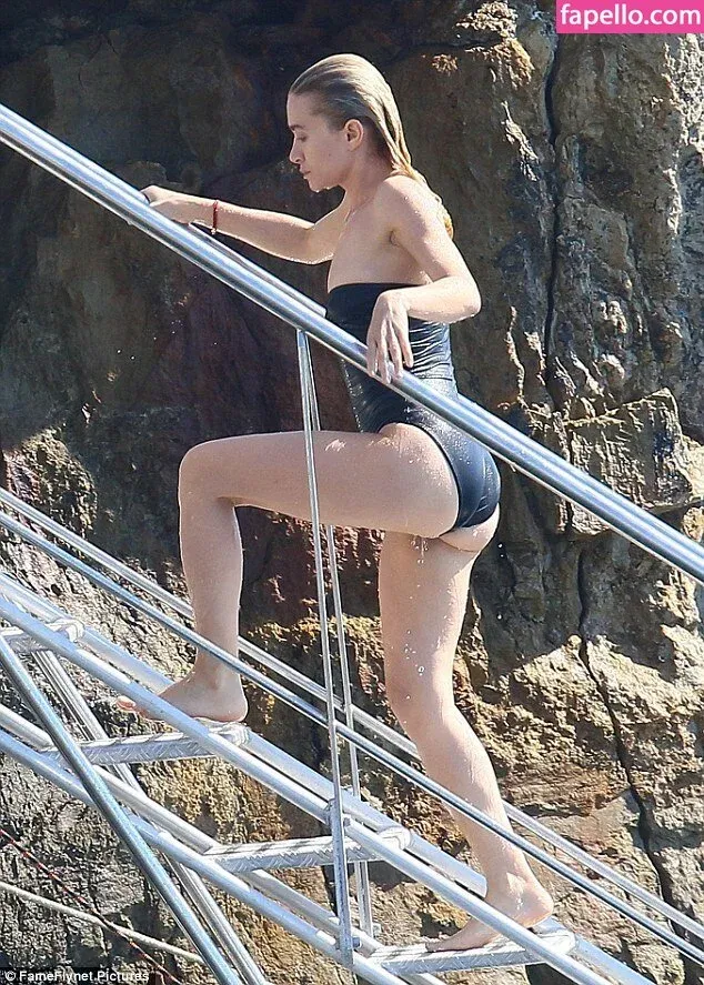 Ashley Olsen / ashleigholsen / ashleyolsens Onlyfans Photo Gallery 