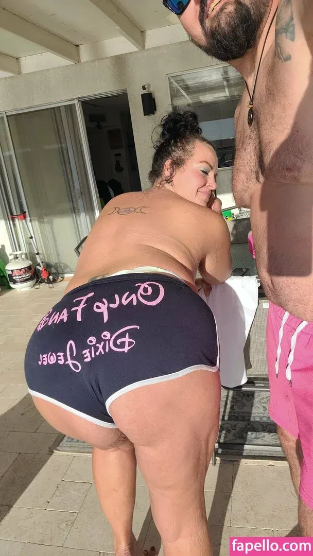 dixieperkins8001 / dixieskinks Onlyfans Photo Gallery 