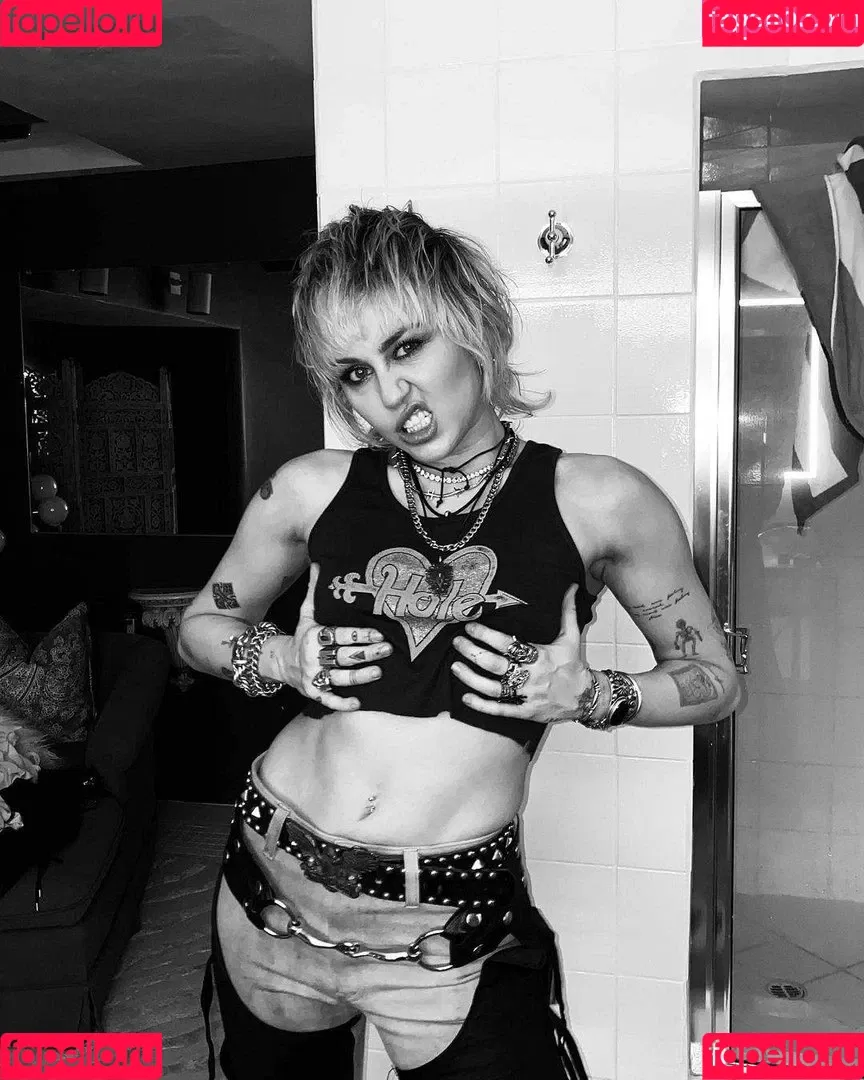 Miley Cyrus / MileyCyrus Onlyfans Photo Gallery 