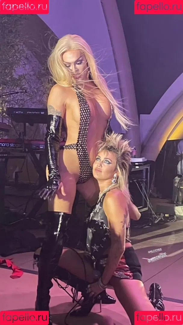 Miley Cyrus / MileyCyrus Onlyfans Photo Gallery 