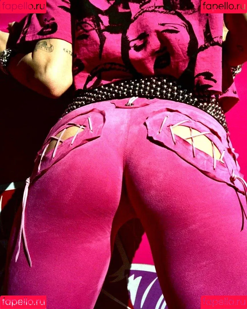 Miley Cyrus / MileyCyrus Onlyfans Photo Gallery 
