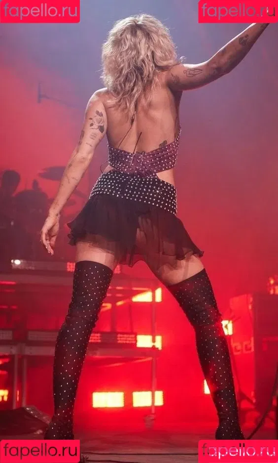 Miley Cyrus / MileyCyrus Onlyfans Photo Gallery 