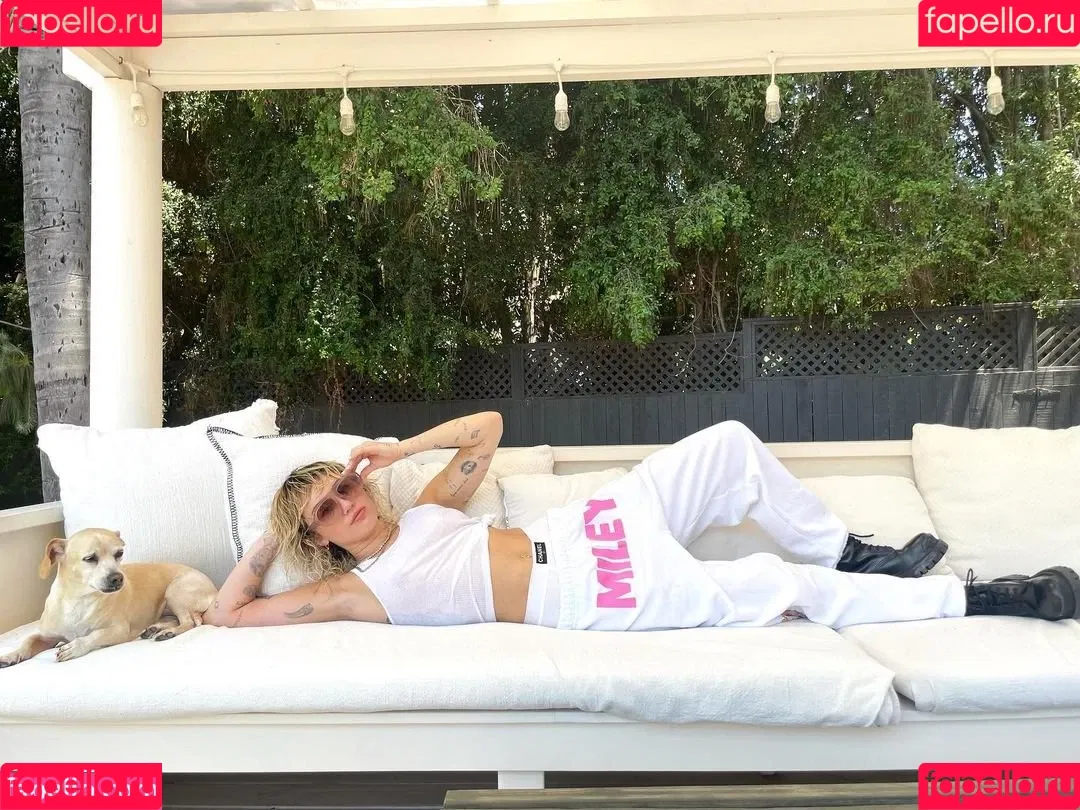 Miley Cyrus / MileyCyrus Onlyfans Photo Gallery 
