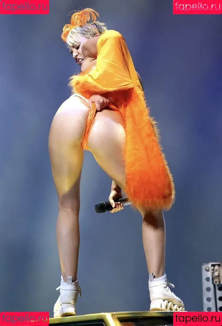 Miley Cyrus / MileyCyrus Onlyfans Photo Gallery 