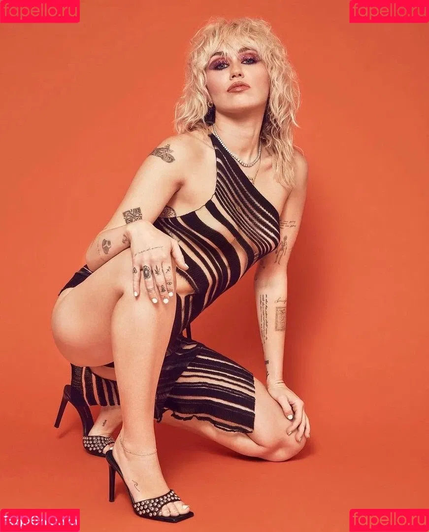 Miley Cyrus / MileyCyrus Onlyfans Photo Gallery 