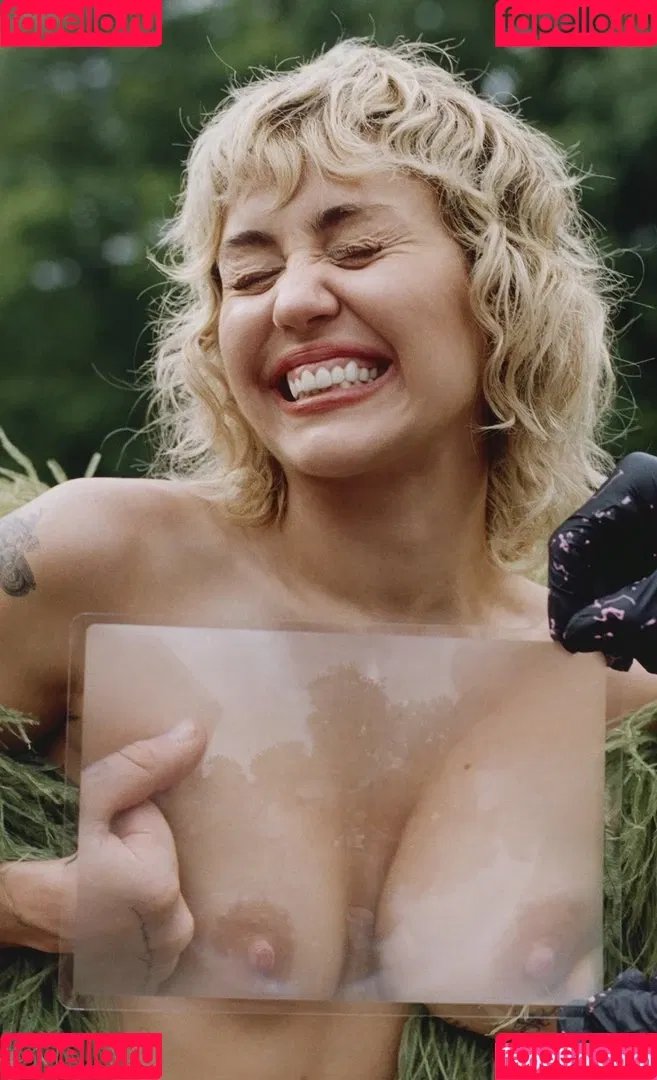 Miley Cyrus / MileyCyrus Onlyfans Photo Gallery 