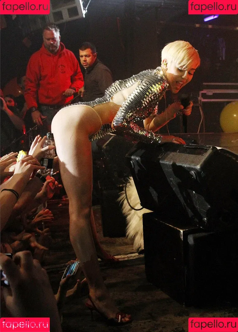 Miley Cyrus / MileyCyrus Onlyfans Photo Gallery 