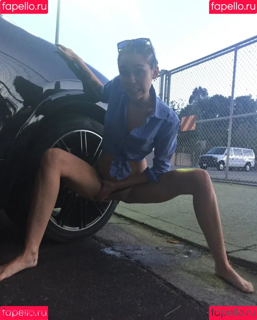 Miley Cyrus / MileyCyrus Onlyfans Photo Gallery 
