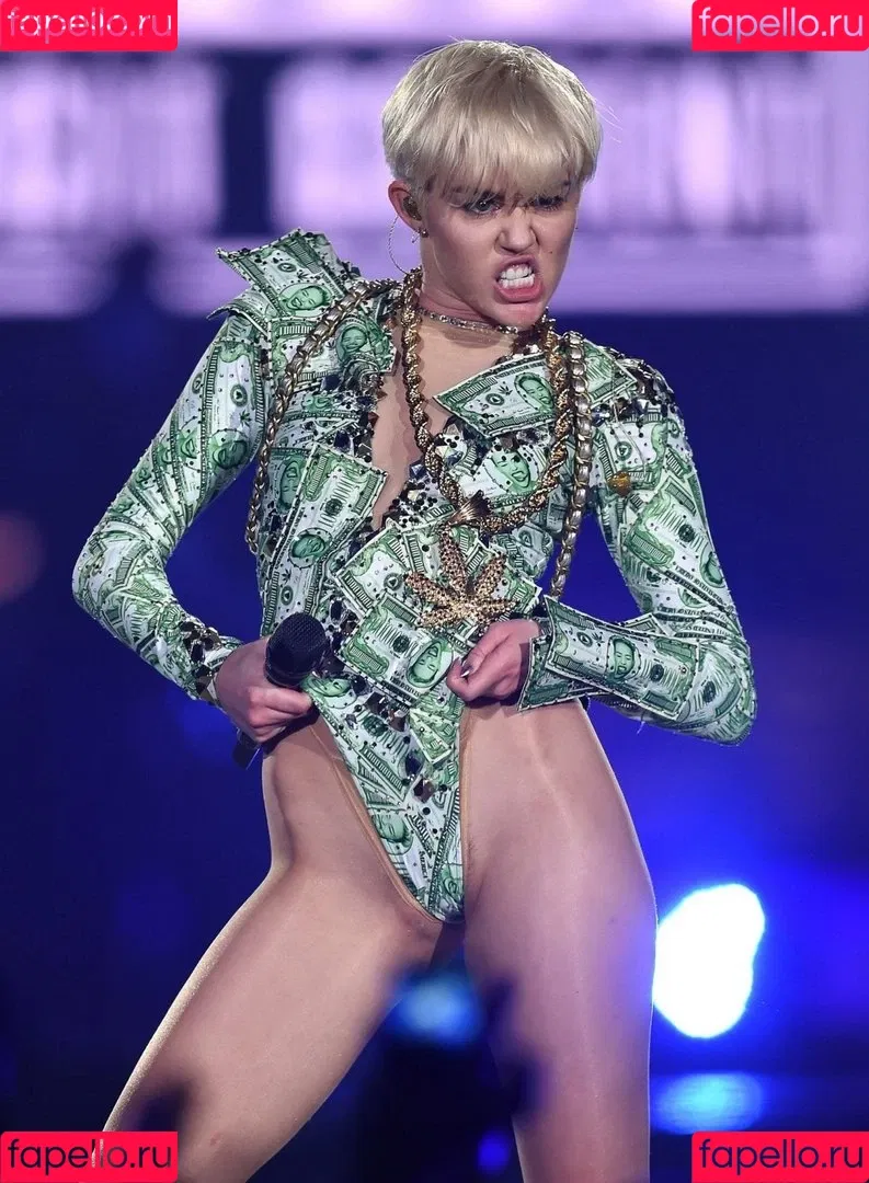 Miley Cyrus / MileyCyrus Onlyfans Photo Gallery 