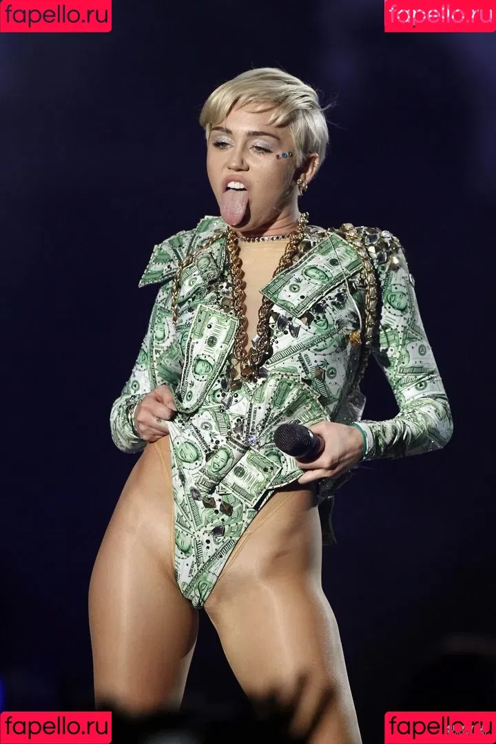 Miley Cyrus / MileyCyrus Onlyfans Photo Gallery 