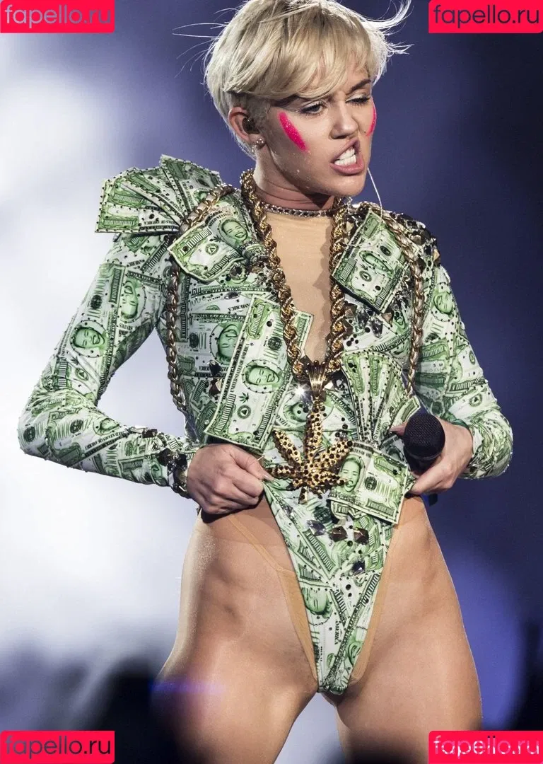 Miley Cyrus / MileyCyrus Onlyfans Photo Gallery 