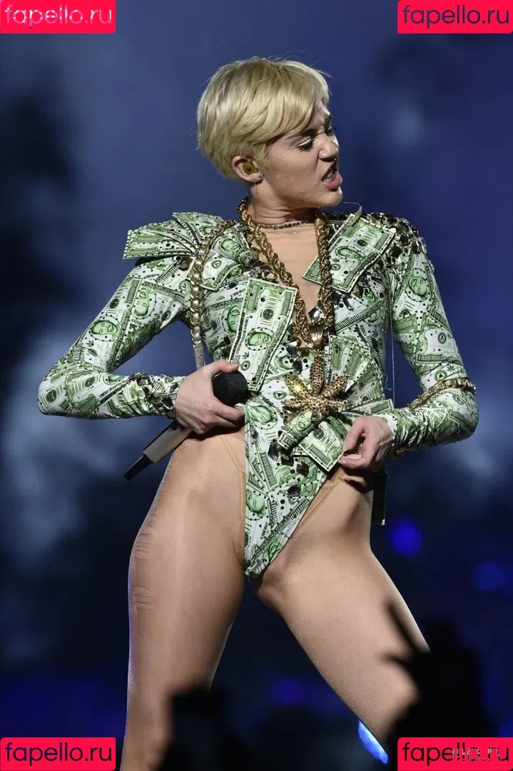 Miley Cyrus / MileyCyrus Onlyfans Photo Gallery 