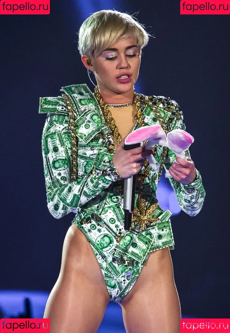 Miley Cyrus / MileyCyrus Onlyfans Photo Gallery 