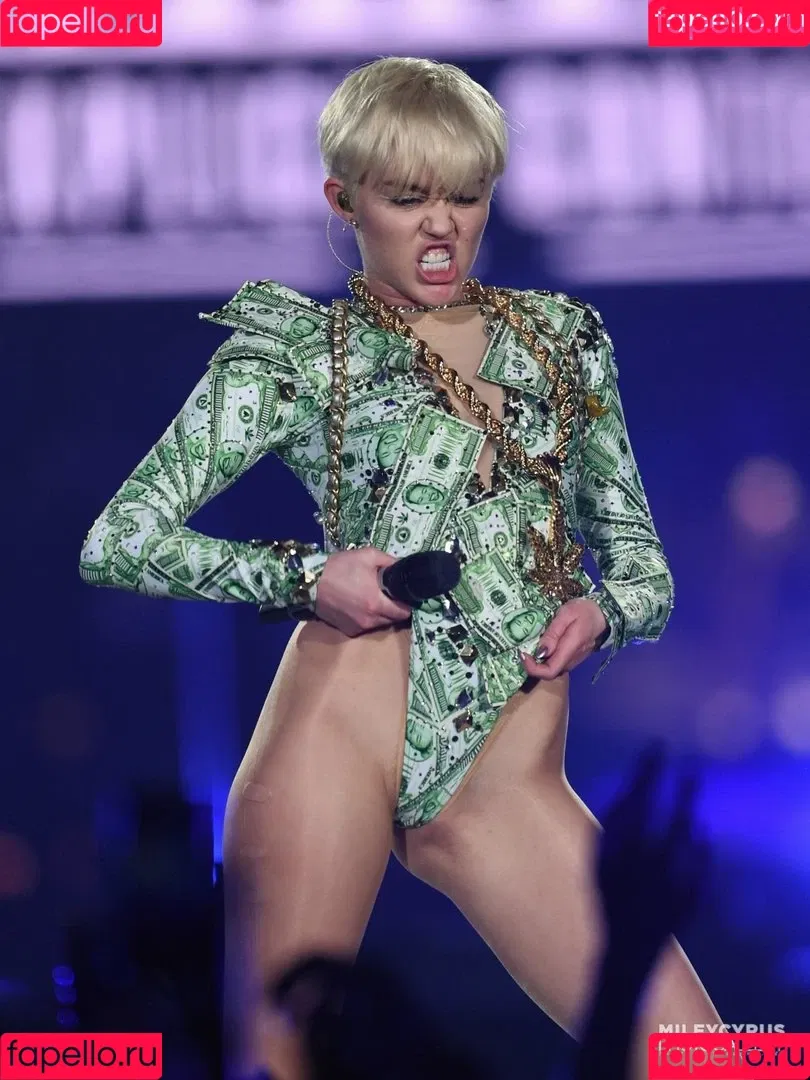 Miley Cyrus / MileyCyrus Onlyfans Photo Gallery 