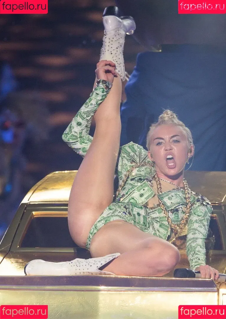 Miley Cyrus / MileyCyrus Onlyfans Photo Gallery 