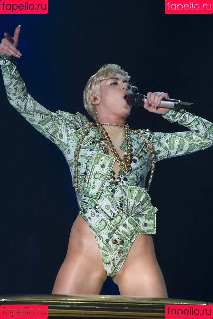 Miley Cyrus / MileyCyrus Onlyfans Photo Gallery 