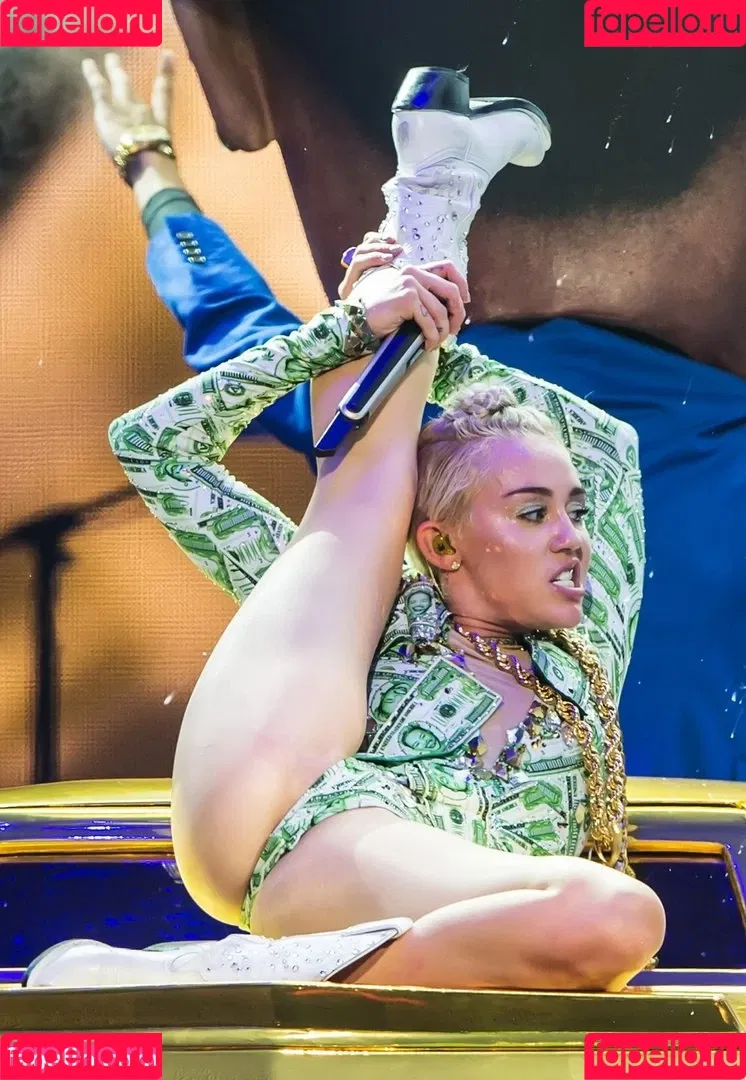 Miley Cyrus / MileyCyrus Onlyfans Photo Gallery 