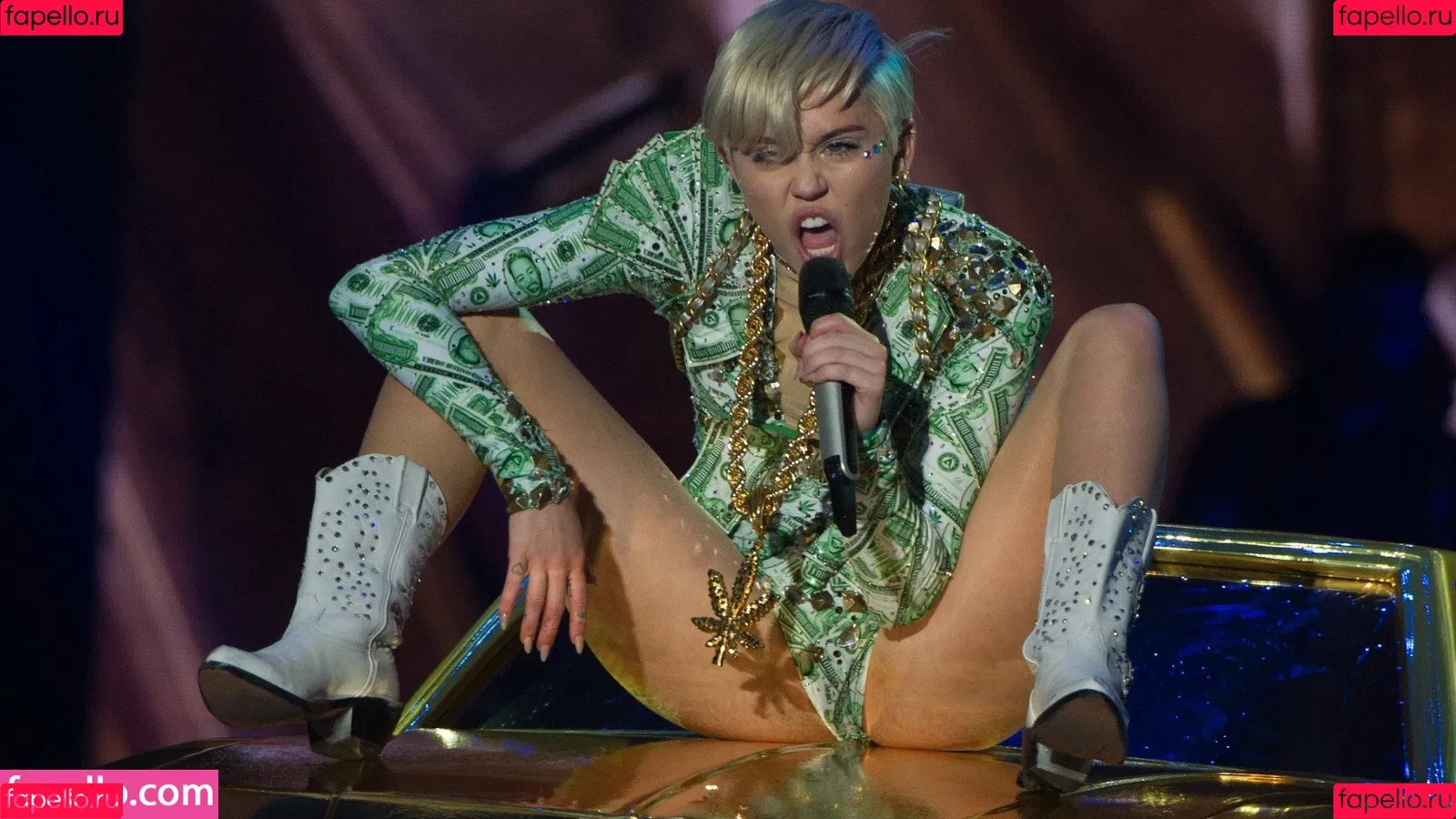 Miley Cyrus / MileyCyrus Onlyfans Photo Gallery 