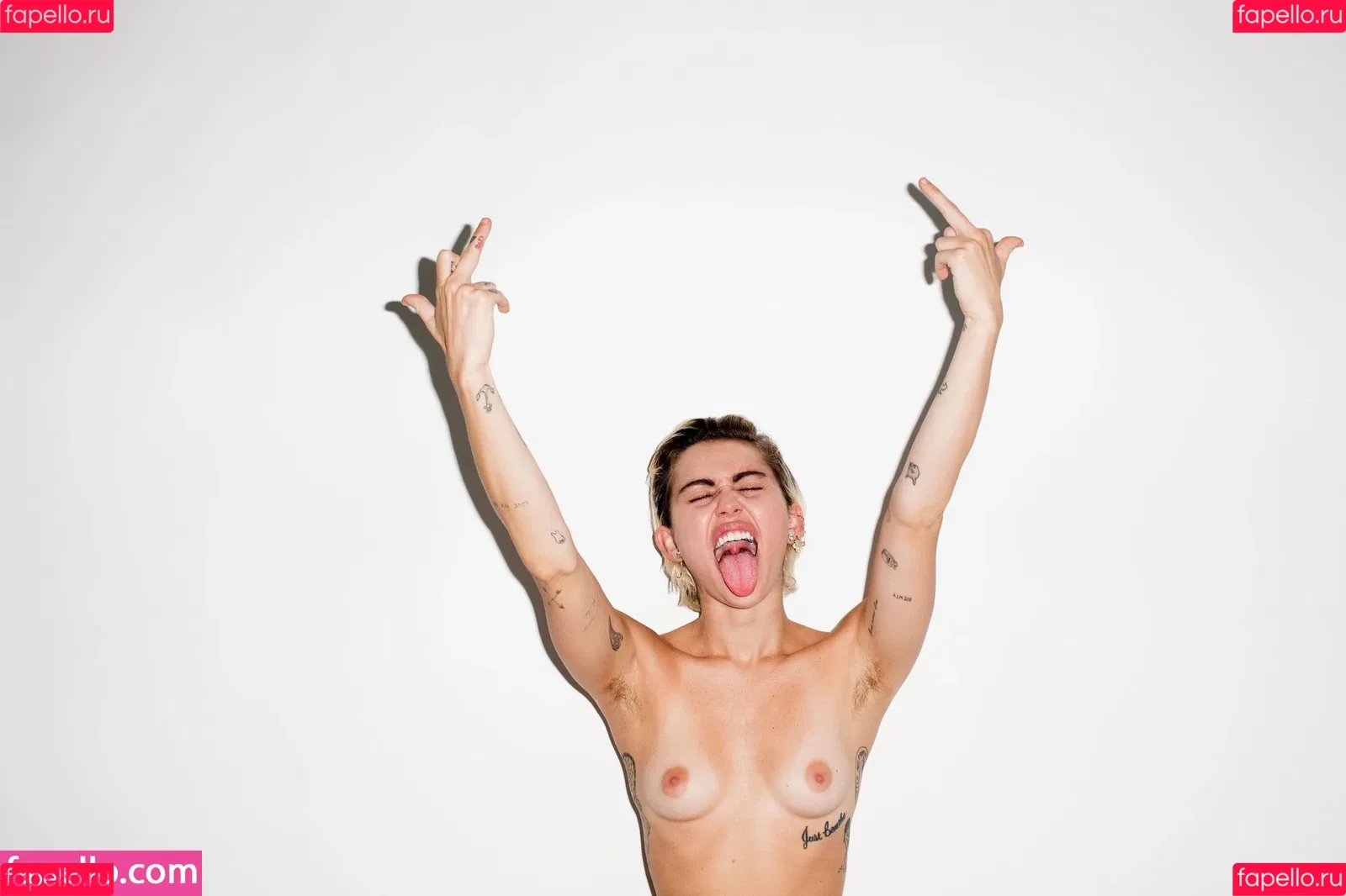 Miley Cyrus / MileyCyrus Onlyfans Photo Gallery 