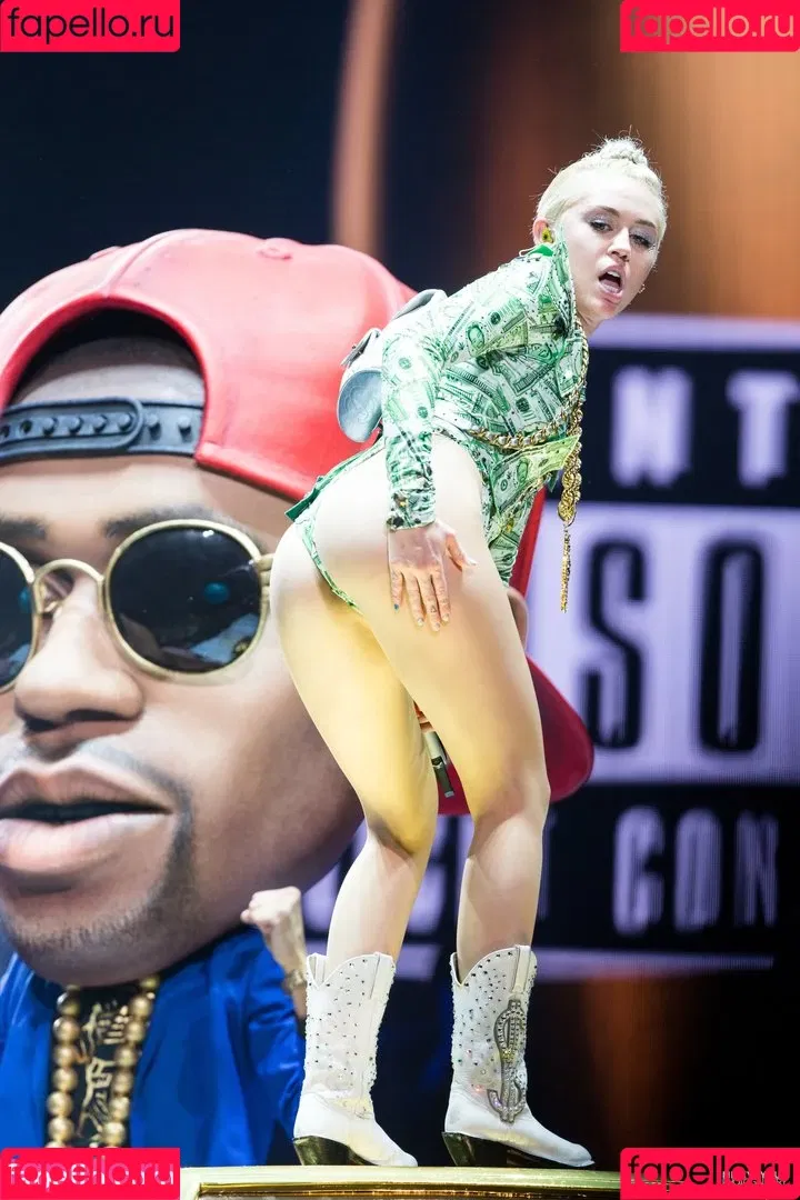Miley Cyrus / MileyCyrus Onlyfans Photo Gallery 