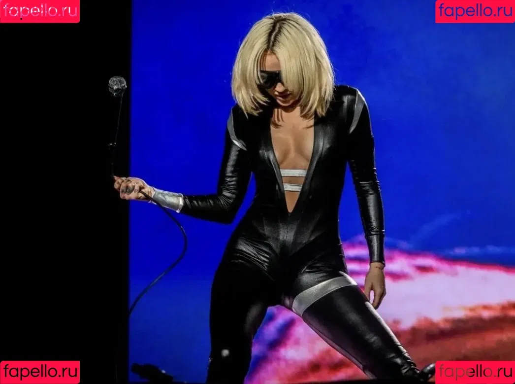 Miley Cyrus / MileyCyrus Onlyfans Photo Gallery 