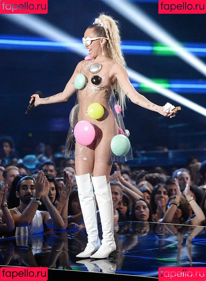 Miley Cyrus / MileyCyrus Onlyfans Photo Gallery 