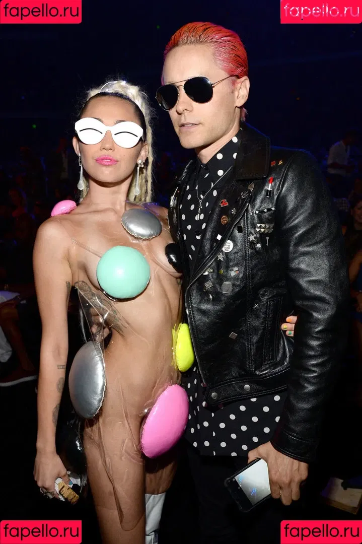 Miley Cyrus / MileyCyrus Onlyfans Photo Gallery 