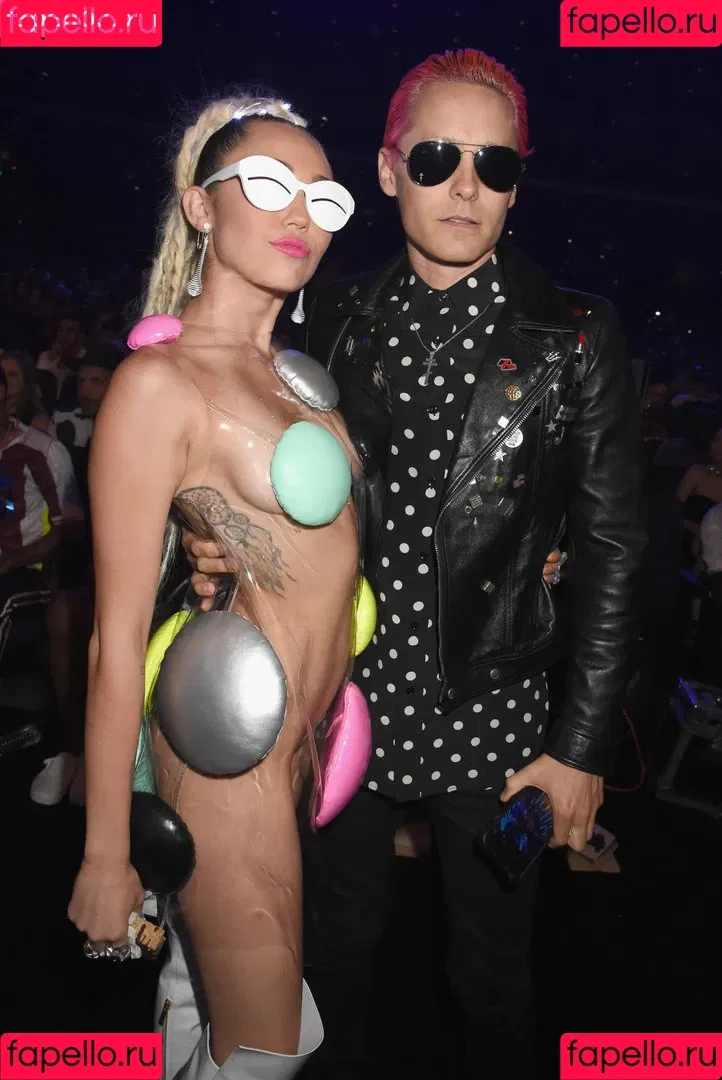 Miley Cyrus / MileyCyrus Onlyfans Photo Gallery 