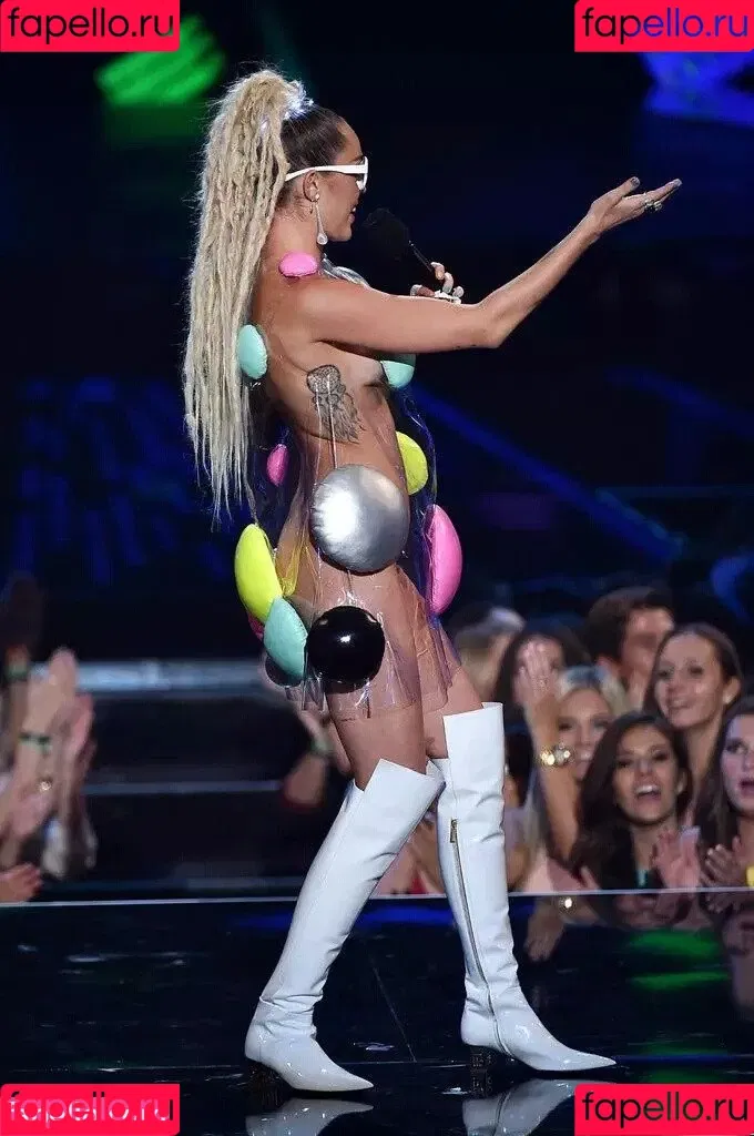 Miley Cyrus / MileyCyrus Onlyfans Photo Gallery 