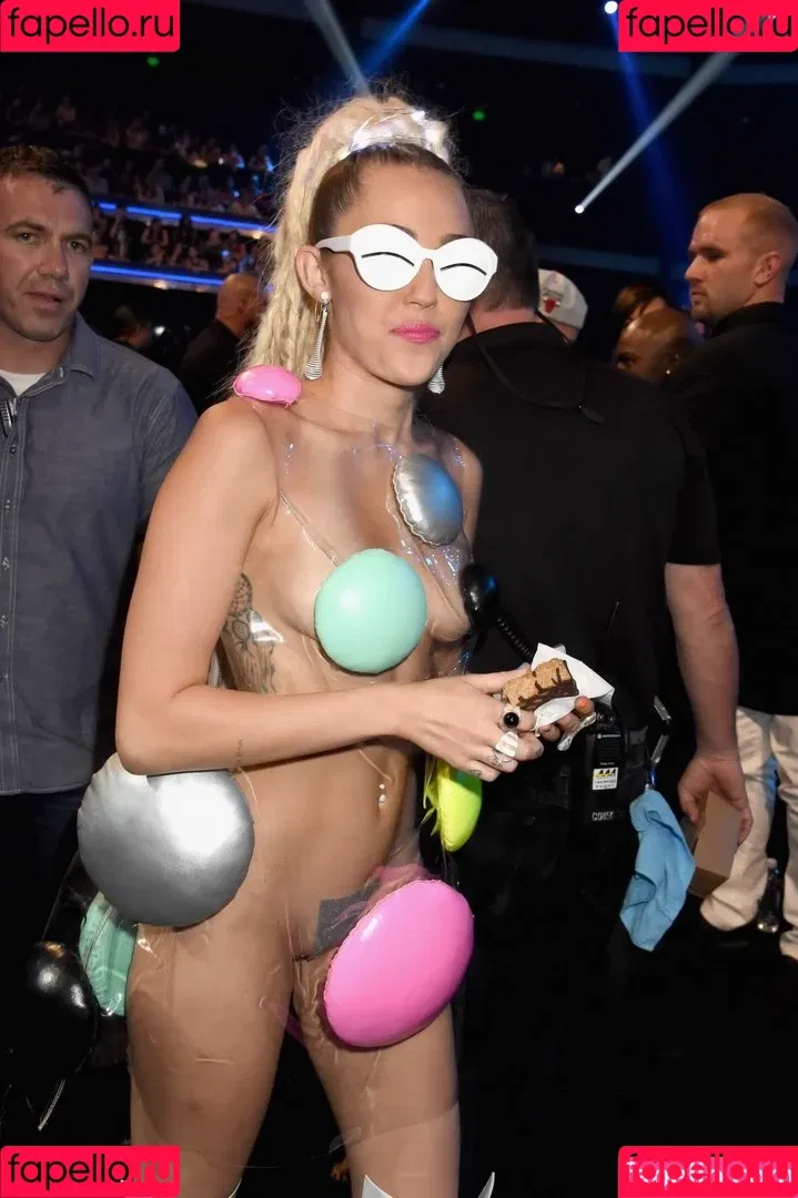 Miley Cyrus / MileyCyrus Onlyfans Photo Gallery 