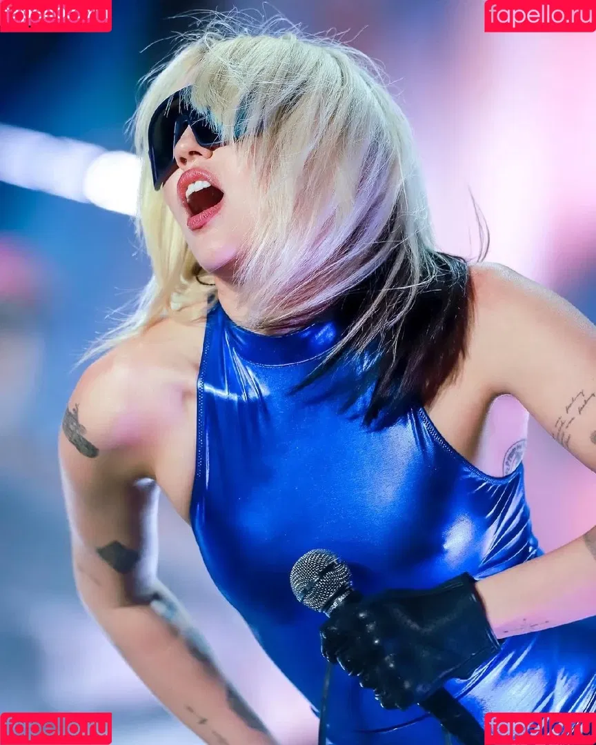 Miley Cyrus / MileyCyrus Onlyfans Photo Gallery 