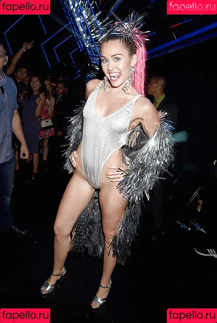 Miley Cyrus / MileyCyrus Onlyfans Photo Gallery 