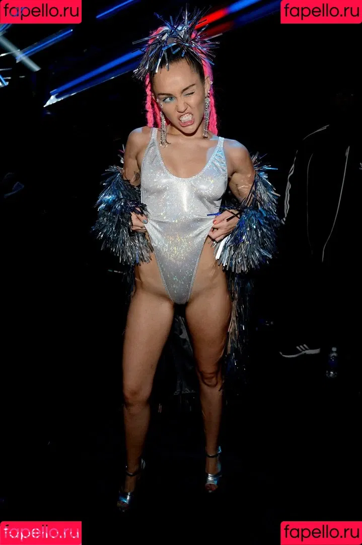 Miley Cyrus / MileyCyrus Onlyfans Photo Gallery 