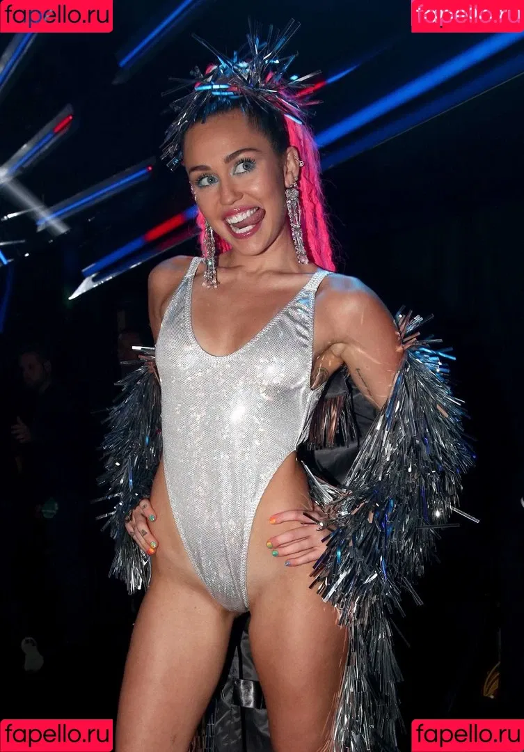 Miley Cyrus / MileyCyrus Onlyfans Photo Gallery 