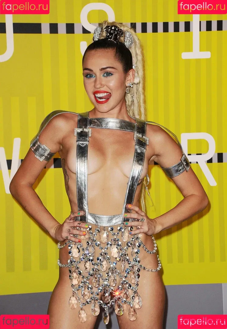 Miley Cyrus / MileyCyrus Onlyfans Photo Gallery 