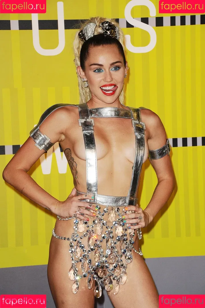 Miley Cyrus / MileyCyrus Onlyfans Photo Gallery 