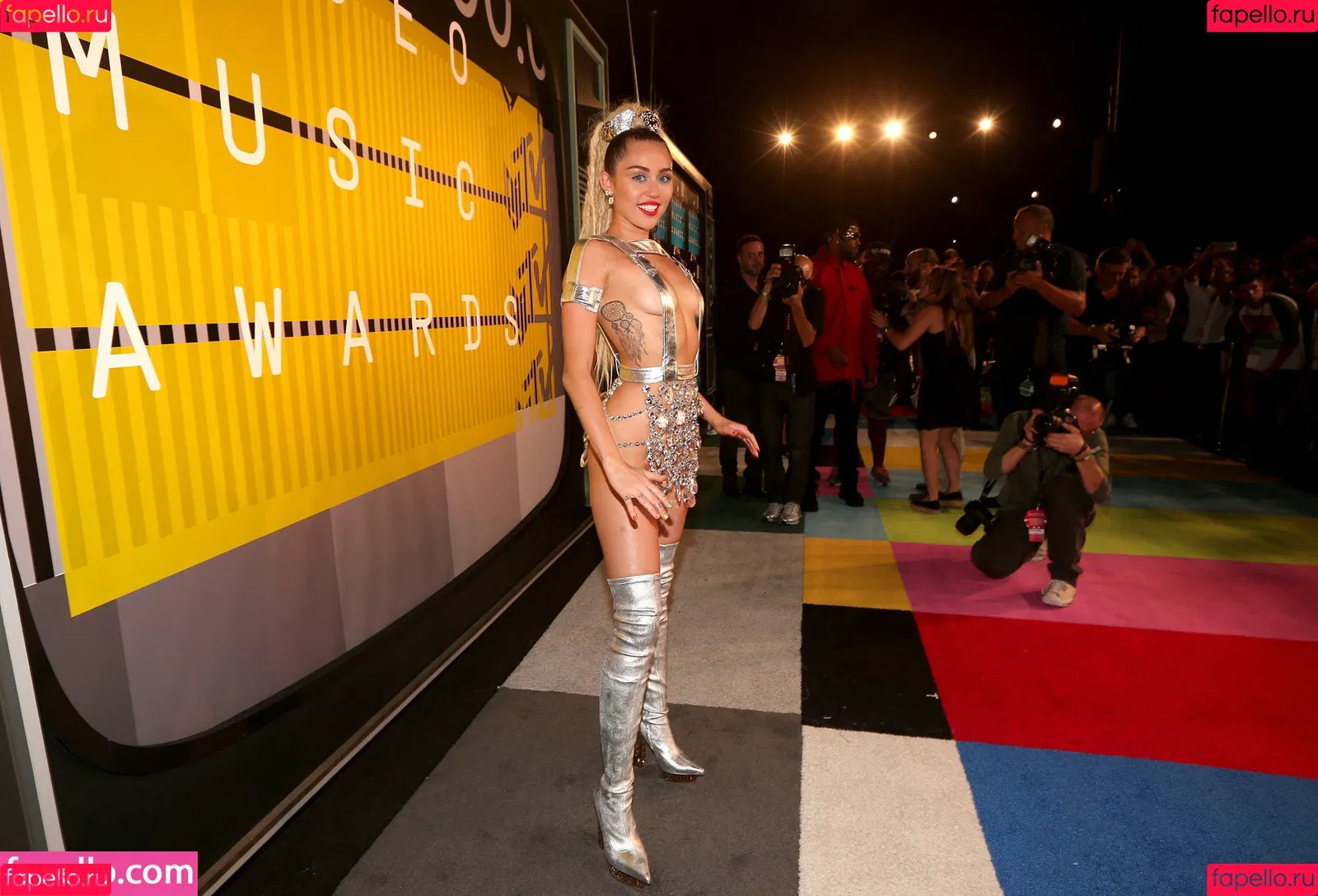 Miley Cyrus / MileyCyrus Onlyfans Photo Gallery 