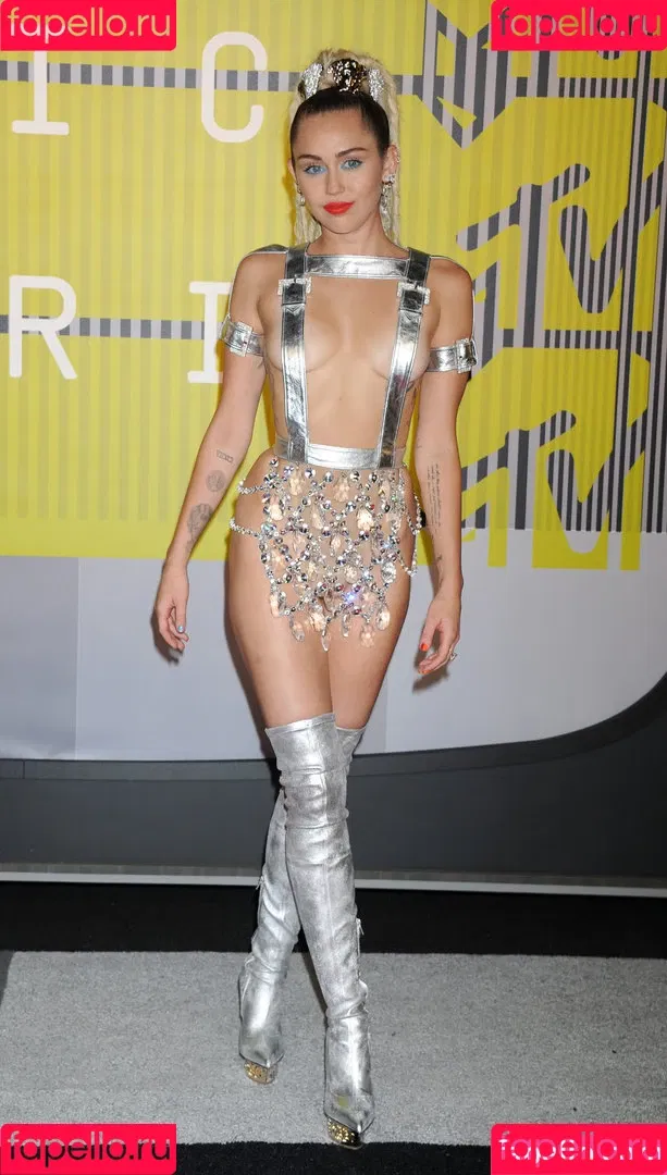 Miley Cyrus / MileyCyrus Onlyfans Photo Gallery 