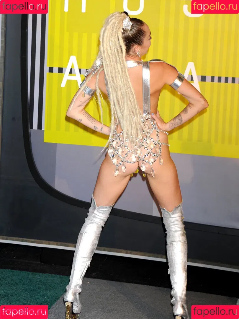 Miley Cyrus / MileyCyrus Onlyfans Photo Gallery 