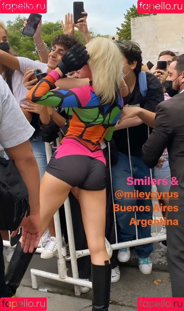 Miley Cyrus / MileyCyrus Onlyfans Photo Gallery 