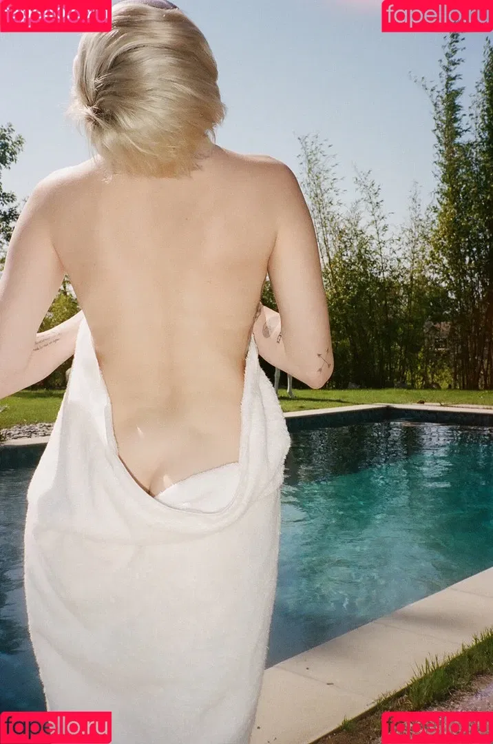 Miley Cyrus / MileyCyrus Onlyfans Photo Gallery 
