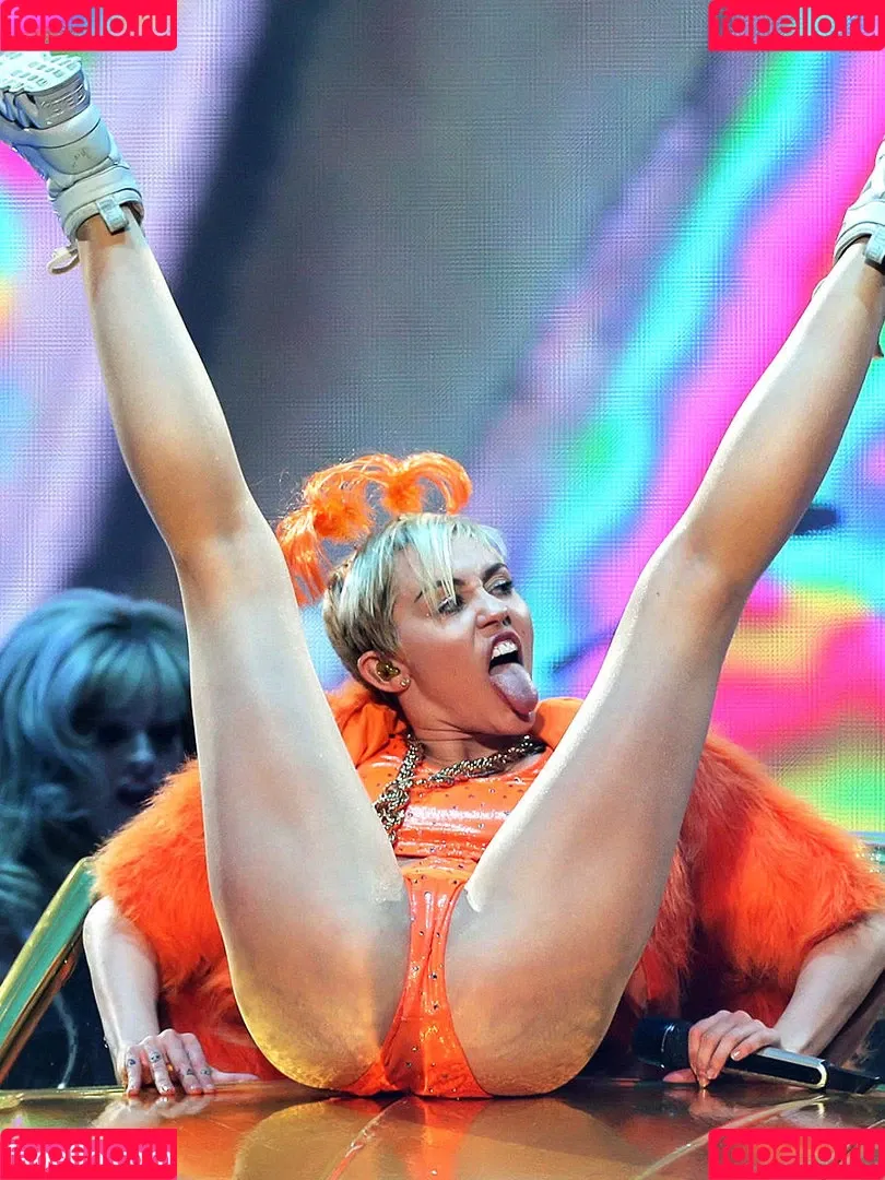 Miley Cyrus / MileyCyrus Onlyfans Photo Gallery 