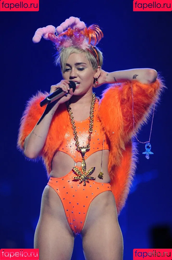Miley Cyrus / MileyCyrus Onlyfans Photo Gallery 