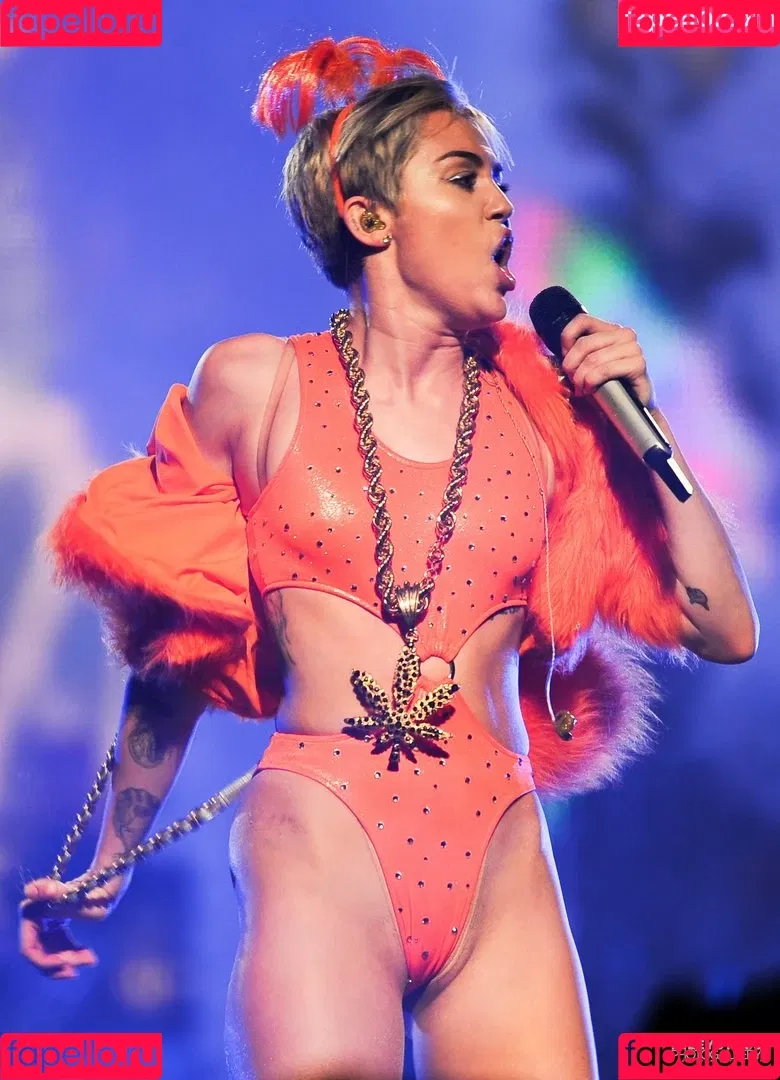 Miley Cyrus / MileyCyrus Onlyfans Photo Gallery 