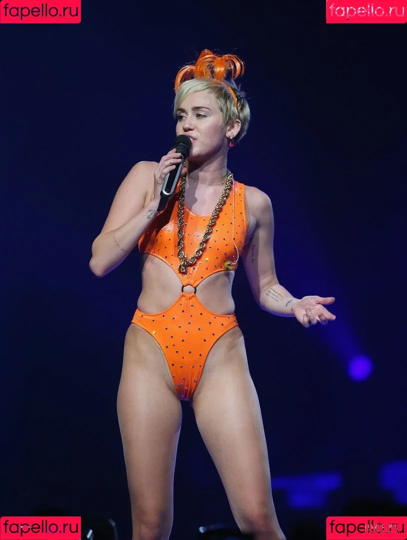 Miley Cyrus / MileyCyrus Onlyfans Photo Gallery 