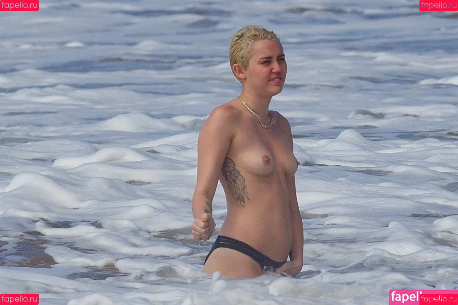 Miley Cyrus / MileyCyrus Onlyfans Photo Gallery 