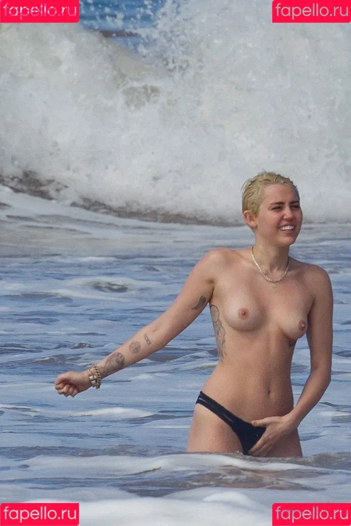 Miley Cyrus / MileyCyrus Onlyfans Photo Gallery 