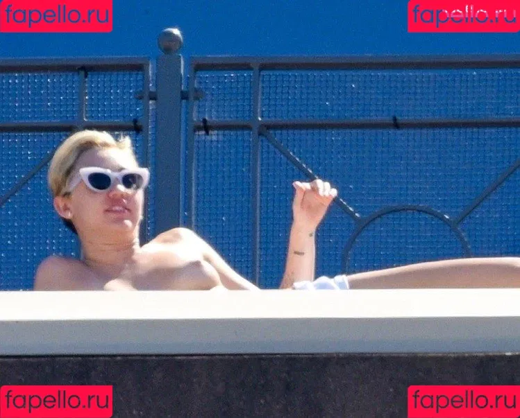 Miley Cyrus / MileyCyrus Onlyfans Photo Gallery 